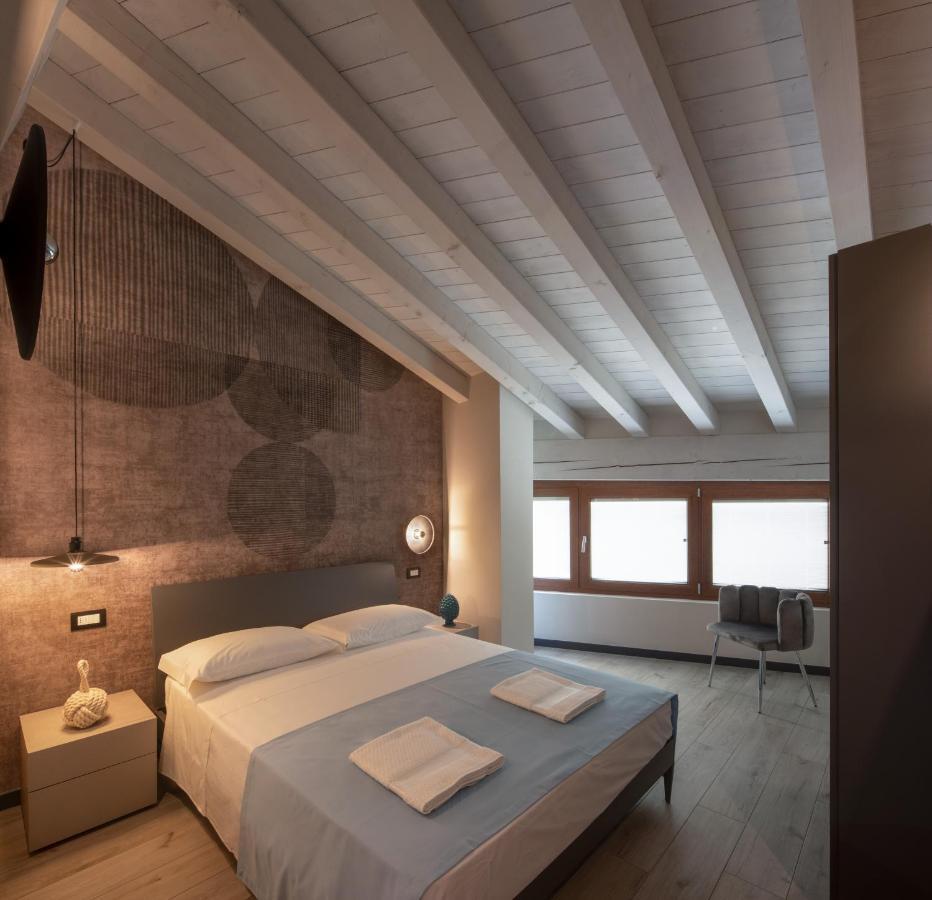 Monte Isola - Decio Rooms Ngoại thất bức ảnh